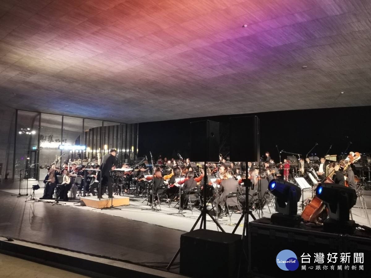 日月潭花火音樂嘉年華，NTSO臺灣青年交響樂團壓軸演出。