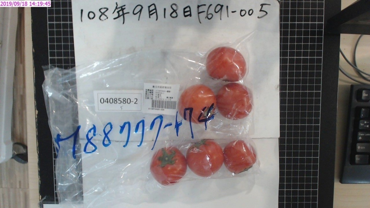 北市衛生局此次驗出的不合規定生鮮蔬果中，台北果菜第二批發市場供應的一批牛番茄，則被檢出殺菌劑Thiabendazole腐絕0.04ppm（殘留極限標準：0.01ppm以下）。（圖／台北市衛生局）