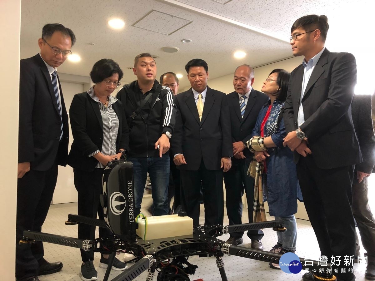 彰化縣府團隊參訪日本最大無人機廠商。圖／彰化縣政府提供