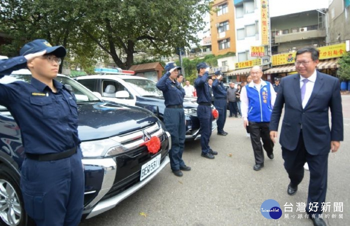 市長校閱新購警用車