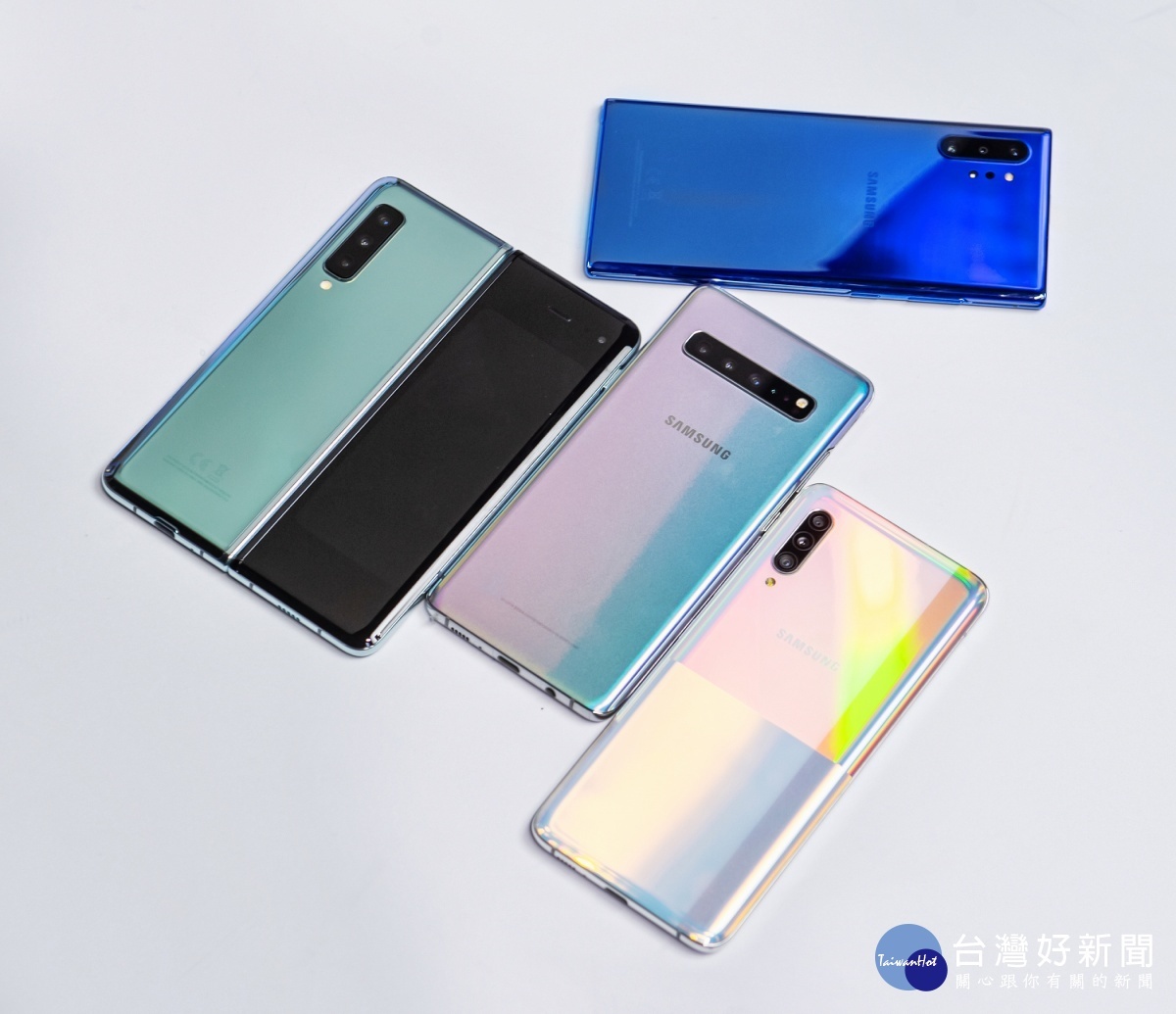 三星電子為台灣市場帶來最卓越的5G產品。(上：Galaxy Note10+ 5G；下左起：Galaxy Fold 5G、Galaxy S10 5G、Galaxy A90 5G)