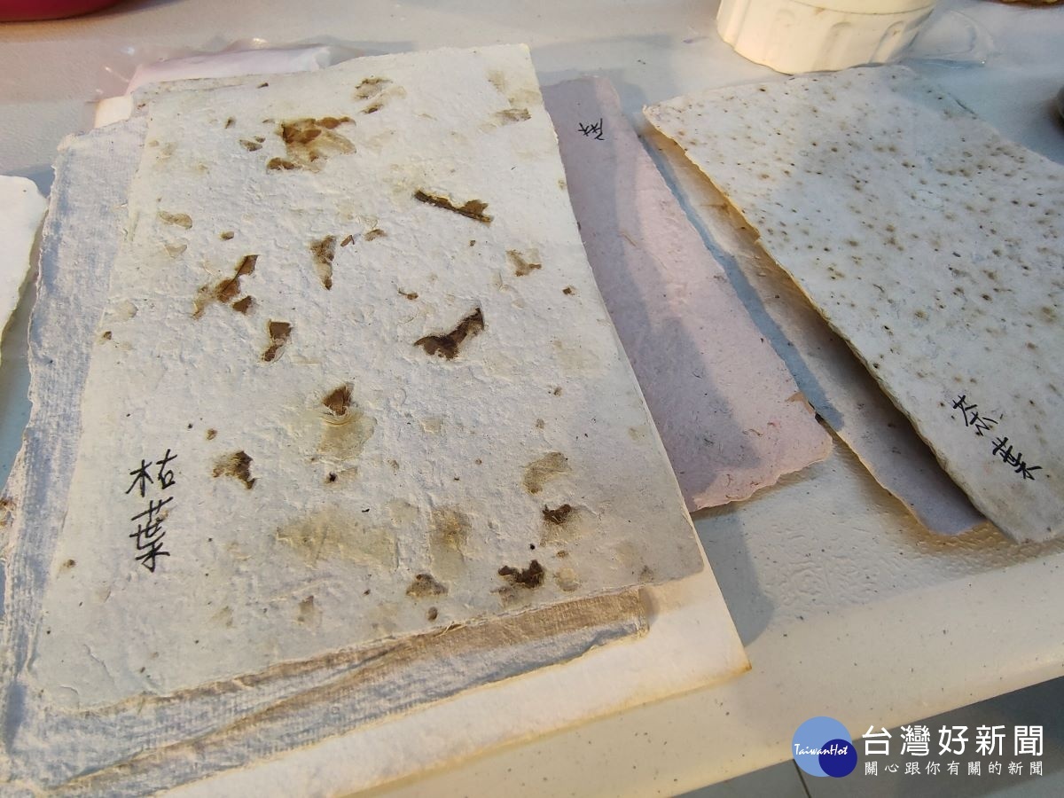 手抄紙。圖/記者鄧富珍攝