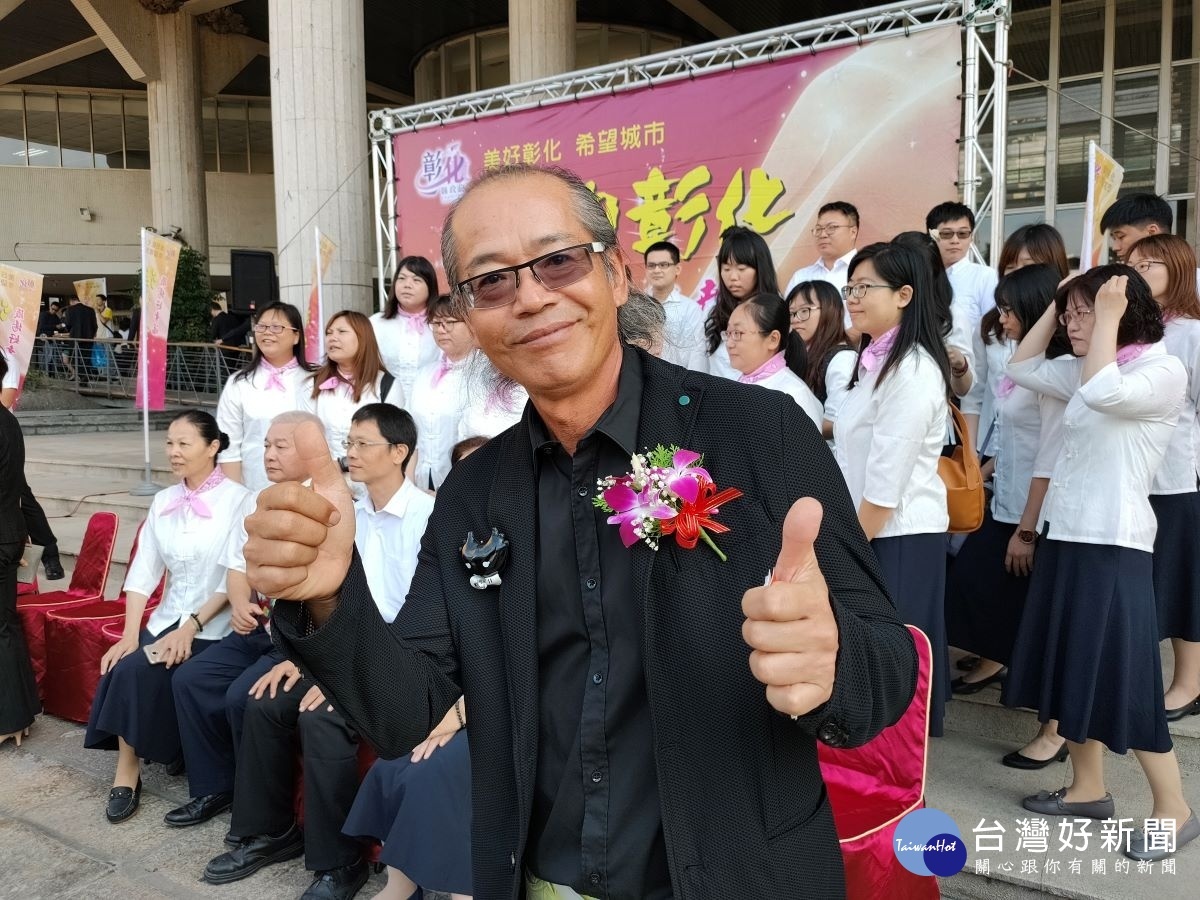 彰化全拓工業董事長吳崇讓表示,幸福企業的基本條件需營造每天員工上班,都有「遠足」的快樂感,而每日叫醒員工的「不是鬧鐘,而是夢想」的幸福經營哲學。圖/記者鄧富珍攝