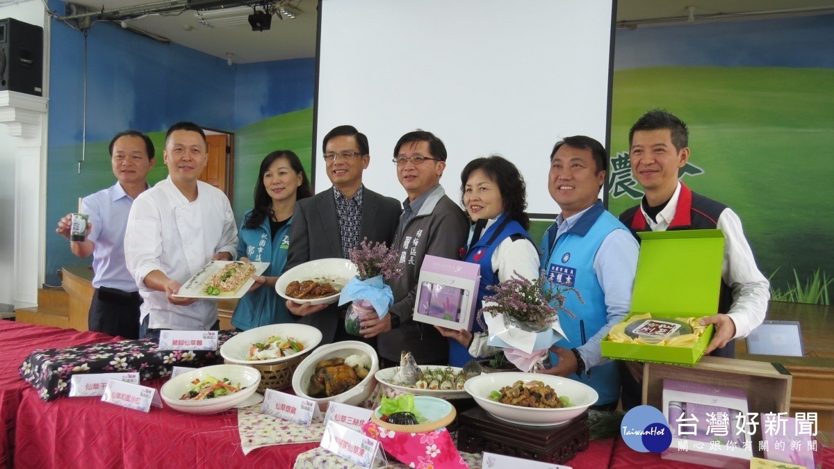楊梅區公所舉辦「108年仙草千人宴特色餐點發表」，推廣以楊梅仙草為主題特色風味餐點。