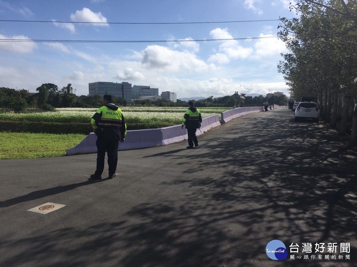 平鎮警分局為求平鎮花彩節活動圓滿順利，特別配合主辦單位規劃相關交通管制勤務。