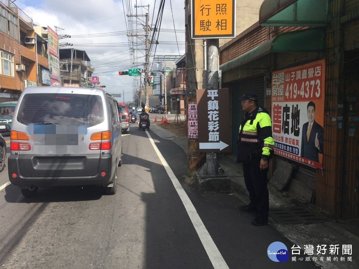 平鎮警分局為求平鎮花彩節活動圓滿順利,特別配合主辦單位規劃相關交通管制勤務。