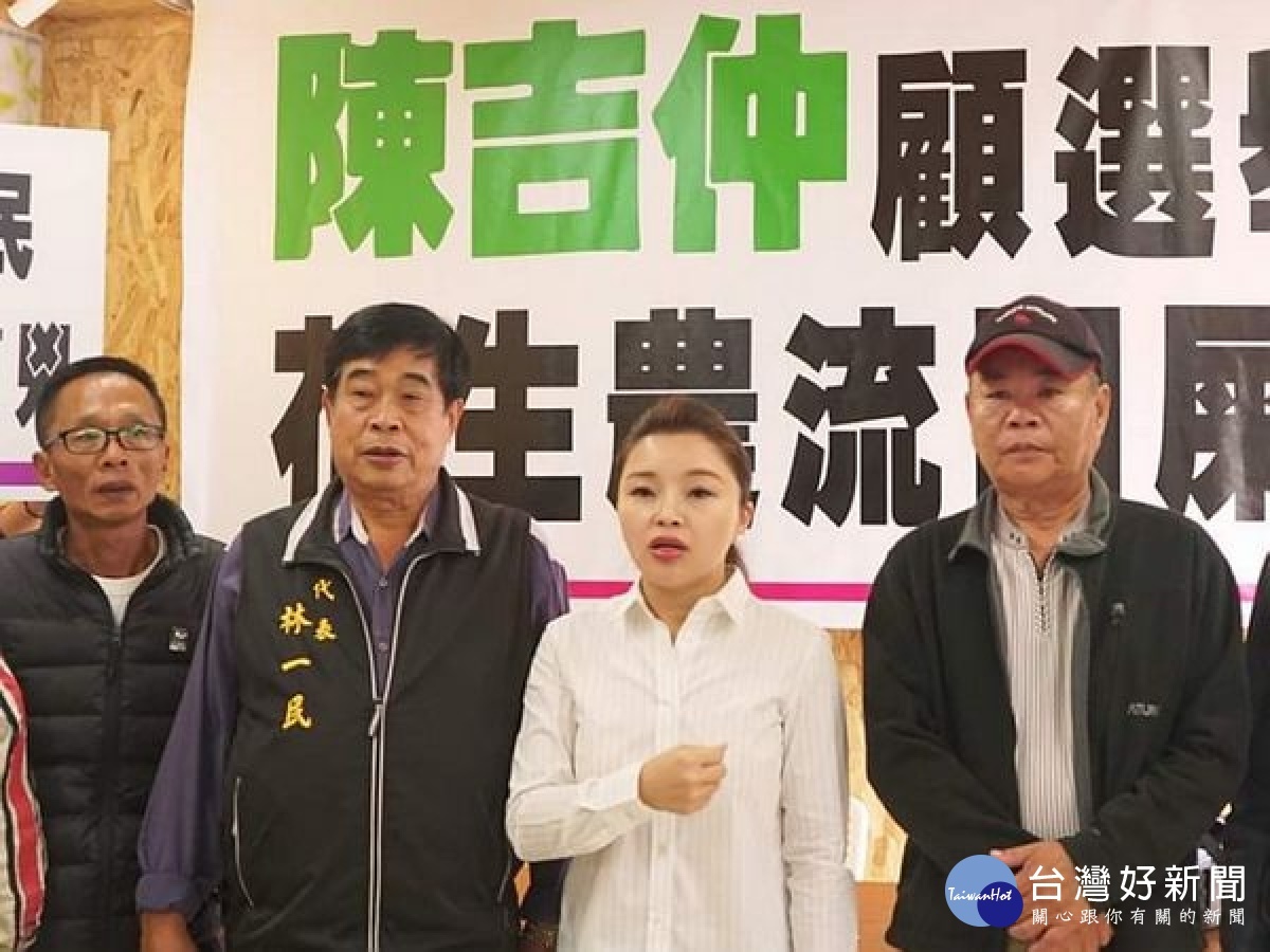 針對農委會主委陳吉仲陪同對手陣營澄清未開放花生進口,卻暗指有幕後黑手操作,張嘉郡呼籲不要為選舉操弄議題,請嚴肅面對農民的痛苦,不要藉機抹黑他人。