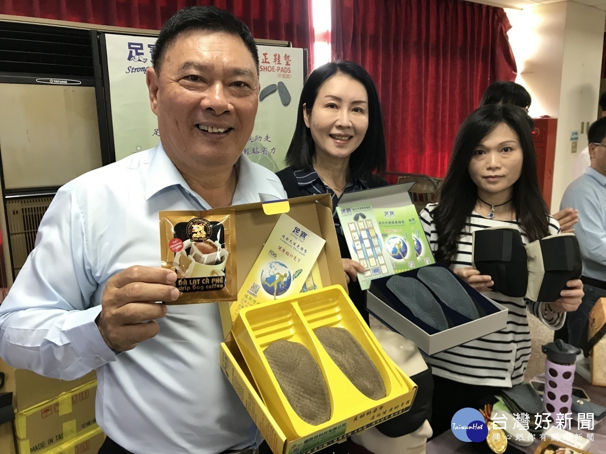 南灜獅子會會長王平川所推出的福斯特鞋墊,活動當日有優惠。