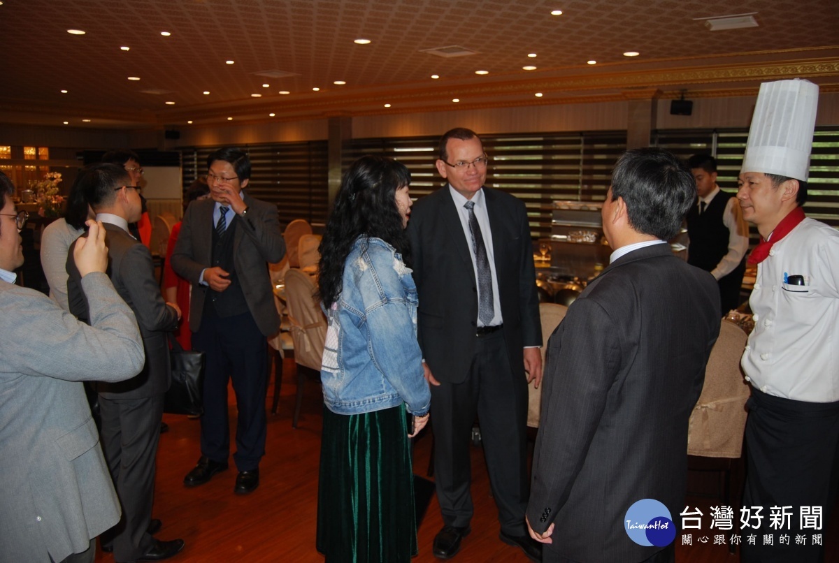 澳大利亞昆士蘭州教育廳到桃園進行國際教育交流。(圖/永平工商提供)