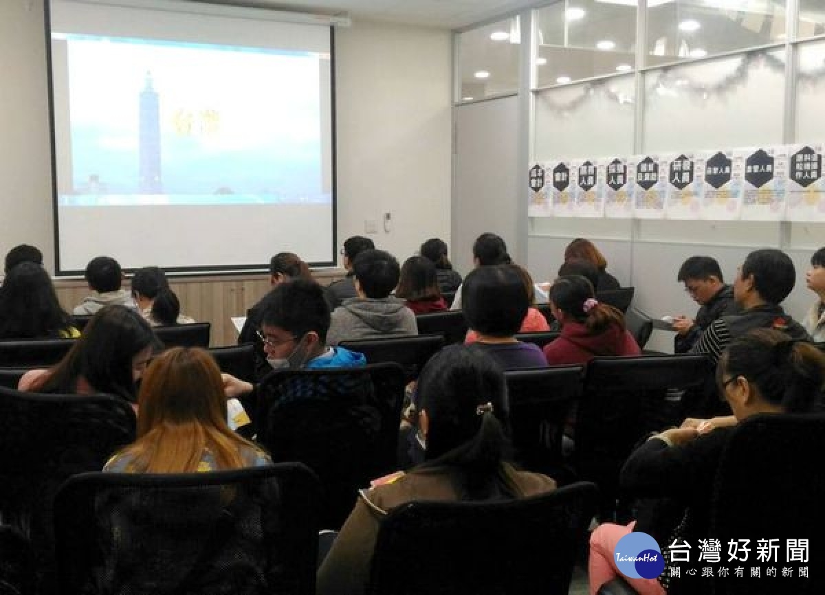 虎尾就業中心辦理現場徵才活動，由於職缺薪資從28K起跳，研發人員更上看60K，吸引不少應徵者爭相卡位，求職者紛紛想把握住第一波甄選活動。