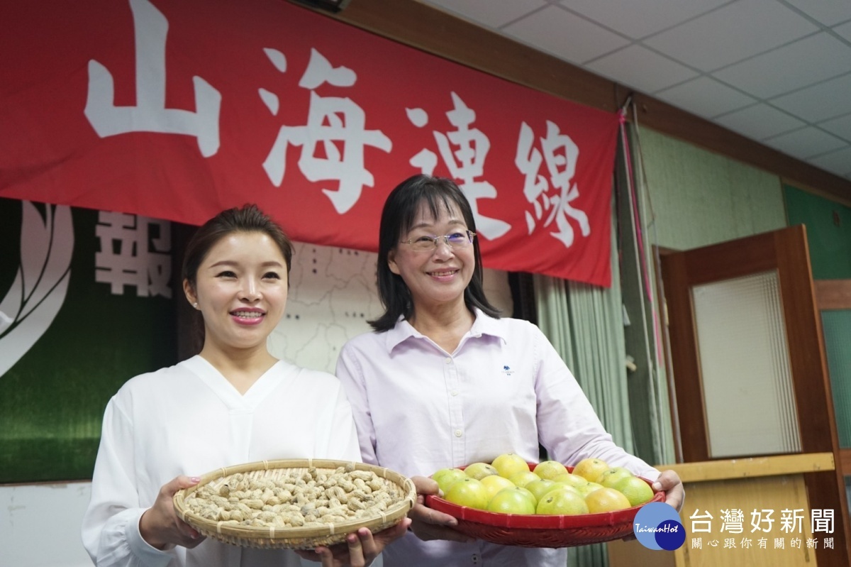 張嘉郡與謝淑亞山海連線，推出挺農七大主張。