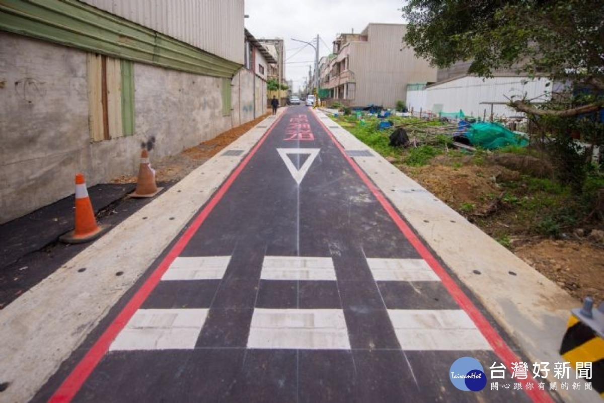 中正路293巷18弄道路瓶頸工程道路總長約33公尺,寬約4公尺