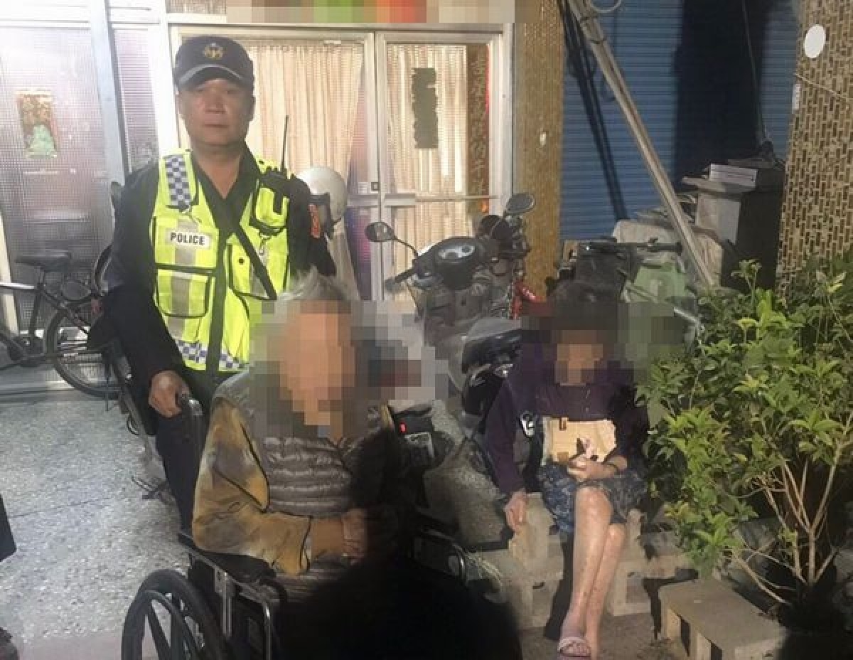 北港警方秉持同理心,協助將受災民眾暫時安置,並通知其在外工作的子女返家照顧,獲得家屬真摯的肯定與感謝。