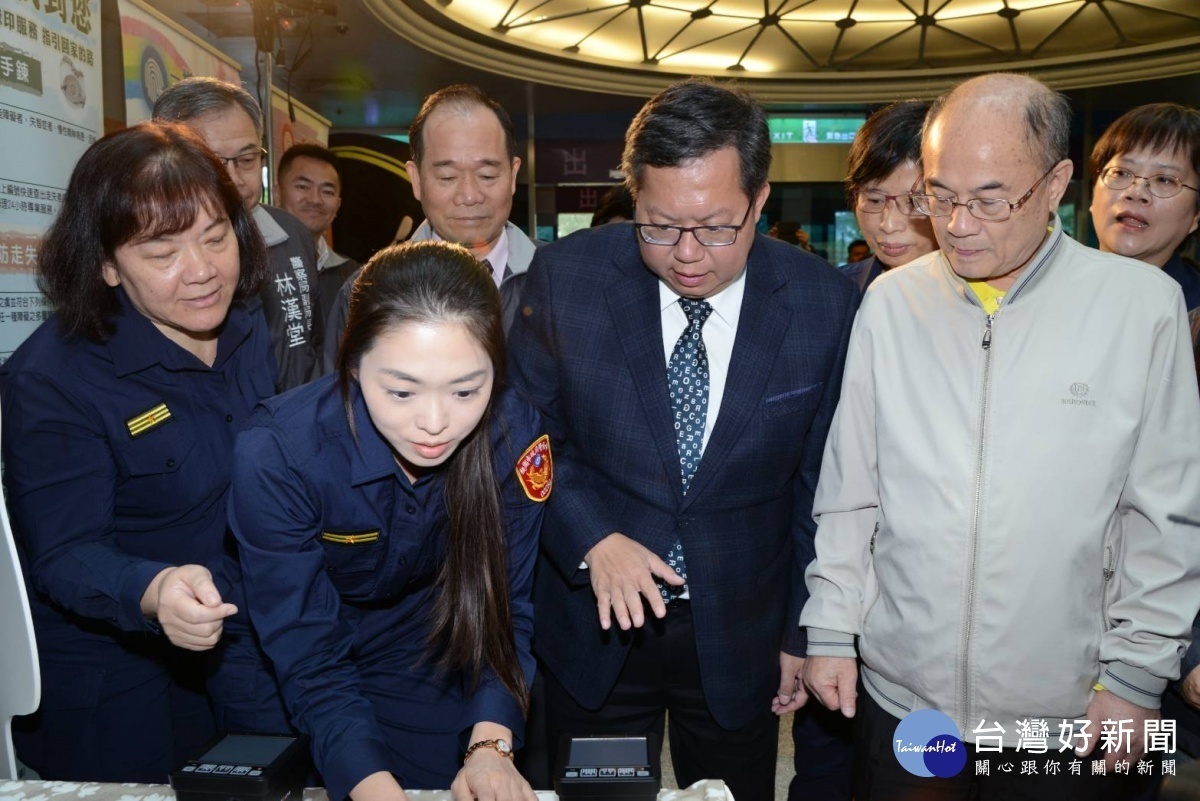 桃園市長鄭文燦出席「一『指』找到您 攜帶式指紋活體掃描系統功效宣導記者會」