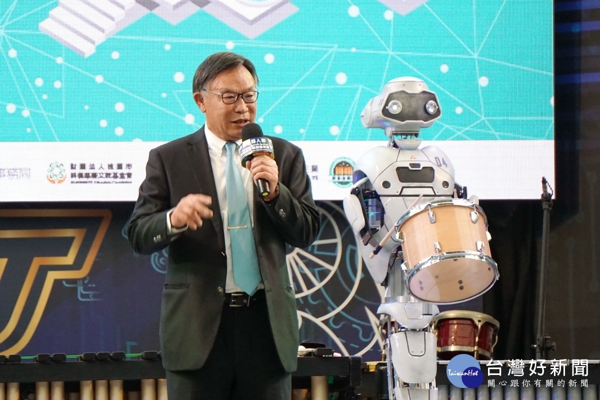 祥儀慈善文教基金會董事長蔡逢春於「Ai TAOYUAN國際新創機器人節-TIRT全能機器人國際邀請賽╳新創嘉年華」開幕典禮中致詞。