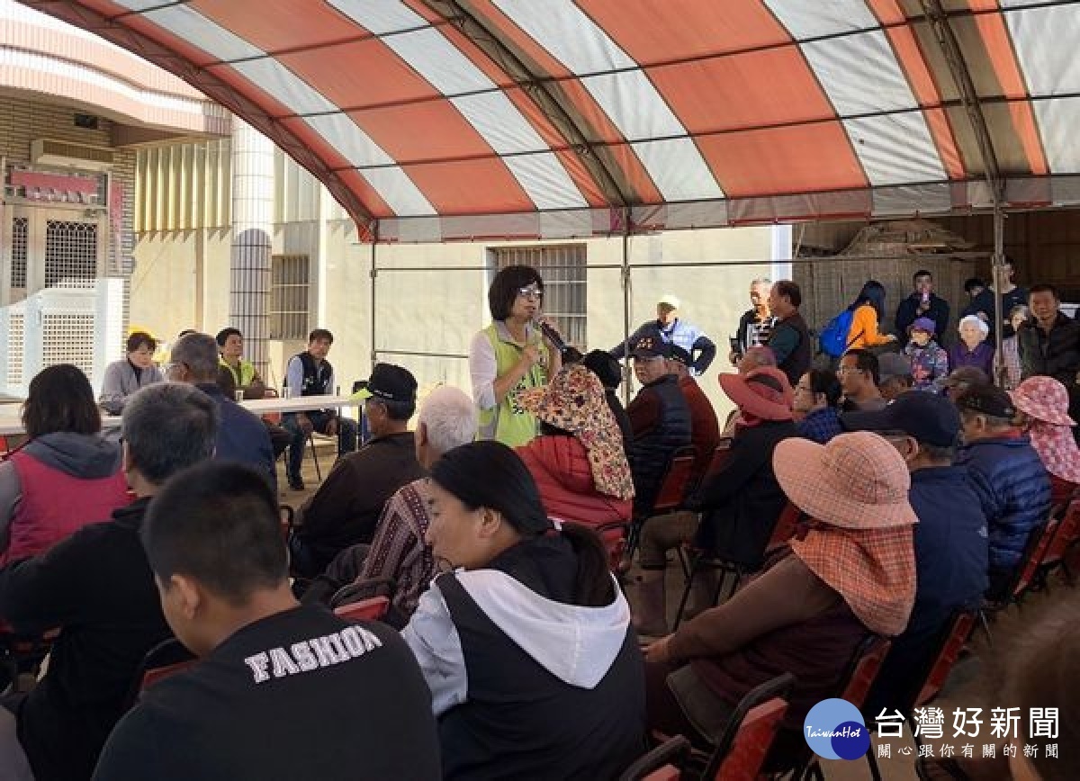 為提高防止地層下陷成效，農糧署將推動「黃金廊道農業新方案暨行動計畫」，立委蘇治芬、農糧署莊老達副署長與種苗場業者、農民等座談，研議相關配套。