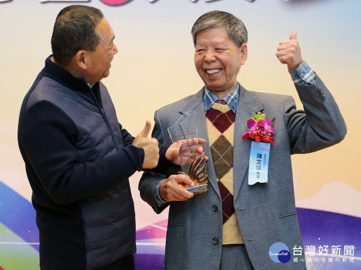 新北市政府12日舉行「108年度績優地政單位暨人員表揚大會」,市長侯友宜頒獎表揚,並期許翻轉新北城市風貌