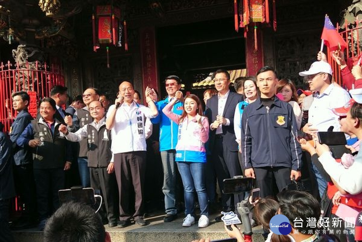 立委候選人張嘉郡及總統候選人韓國瑜前往北港朝天宮參拜,並舉辦聯合競選服務處暨後援會成立大會,懇託鄉親支持順利當選,展現「雲林HIGH起來」的氣勢。