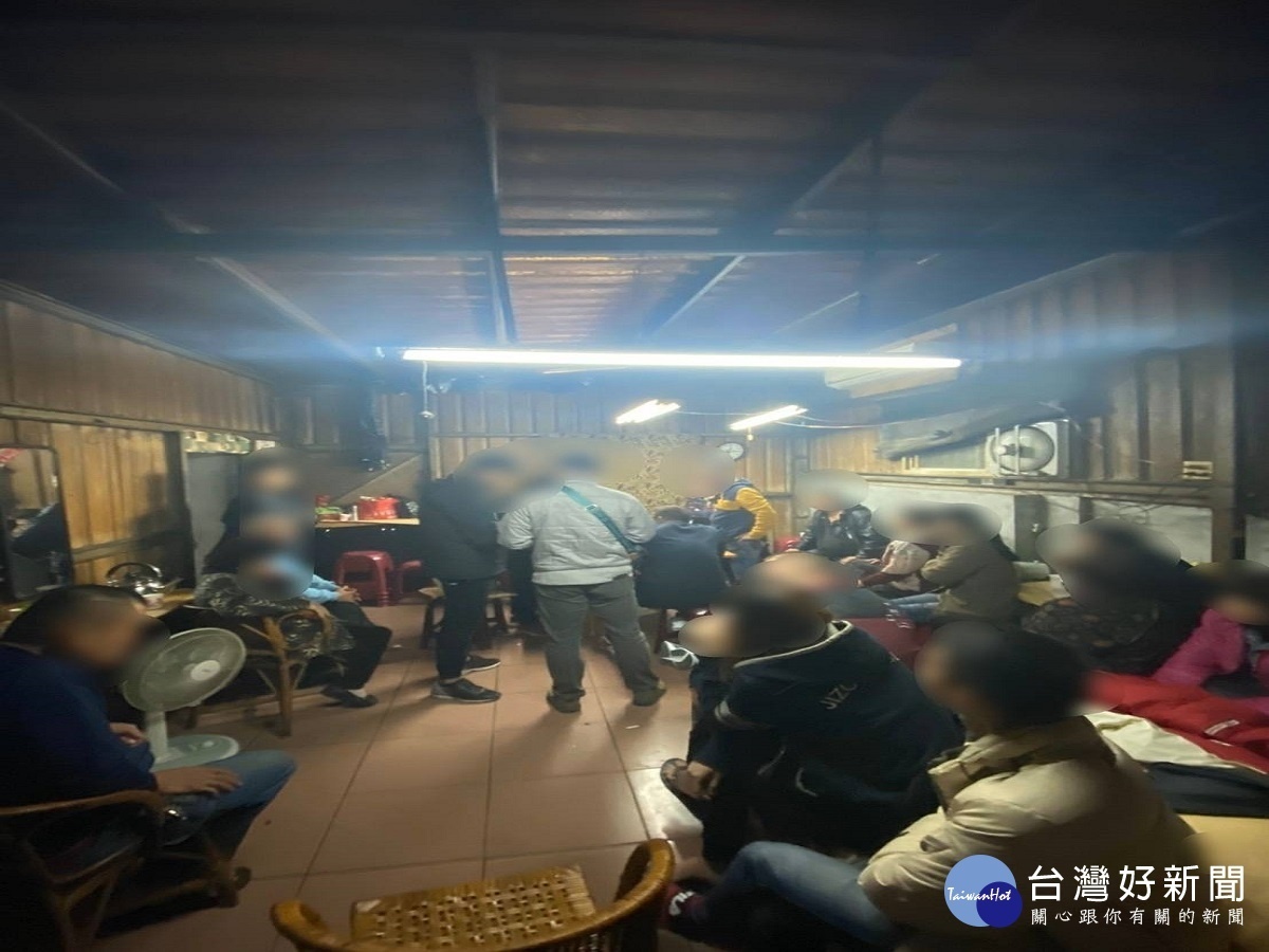 深夜土地公廟旁聚賭 警方蒐證破門一舉查獲