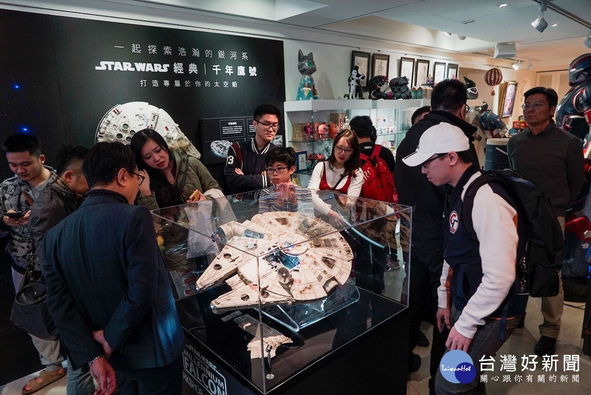 1:1官方復刻品的「千年鷹號」模型做工精細。