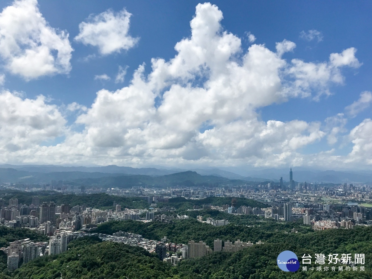 遠眺臺北盆地美景（圖／台北市大地處提供）