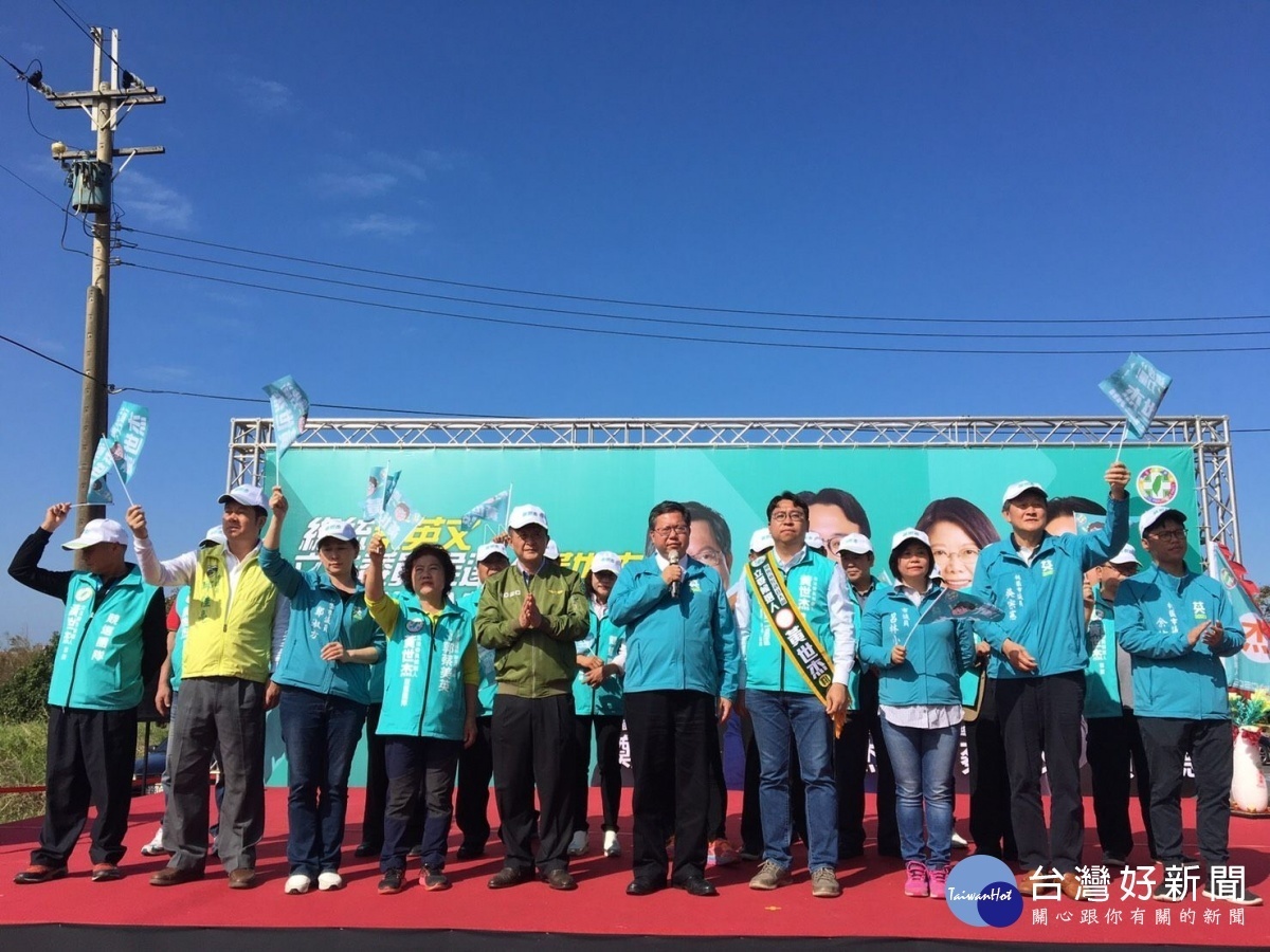 鄭文燦對吳志揚隔空喊話,表示舊縣政府忘了觀音、忘了新屋,導致道路品質低落