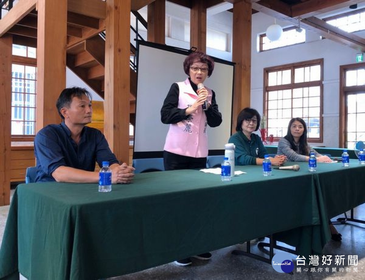 立委蘇治芬與土庫鎮長張榮麗積極爭取推動興建鎮立幼兒園，擴大幼兒托育的公共化，提供平價且品質有保障的托育服務，減輕年輕爸媽的負擔。