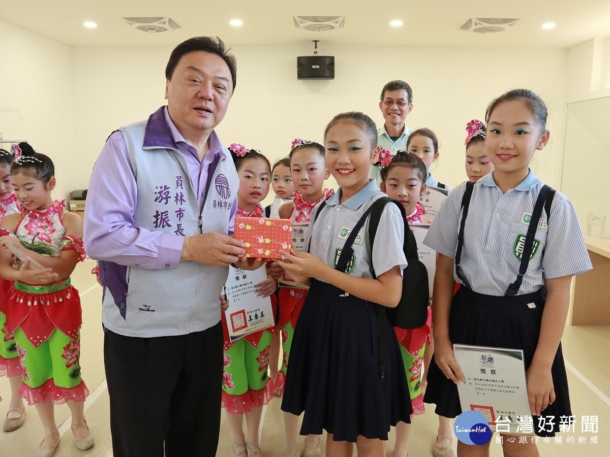 不畏辛苦汗水與淚水交織 游月說舞蹈學院進軍全國