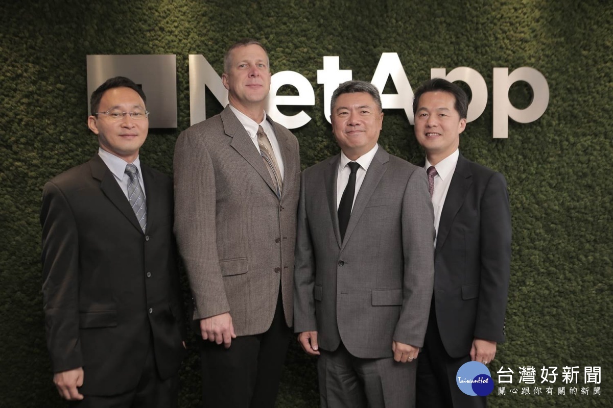 NetAp 台灣新辦公室與技術中心的開幕今天舉行開幕儀式，NetApp 台灣區總經理林松源、全球副總裁暨大中華區、韓國、東南亞地區總裁張思華 、核心儲存技術工程開發團隊資深經理 Alan Pfeifer 、台灣區核心儲存技術工程開發團隊經理謝順欽共同分享NetApp未來願景與研發中心發展佈局。