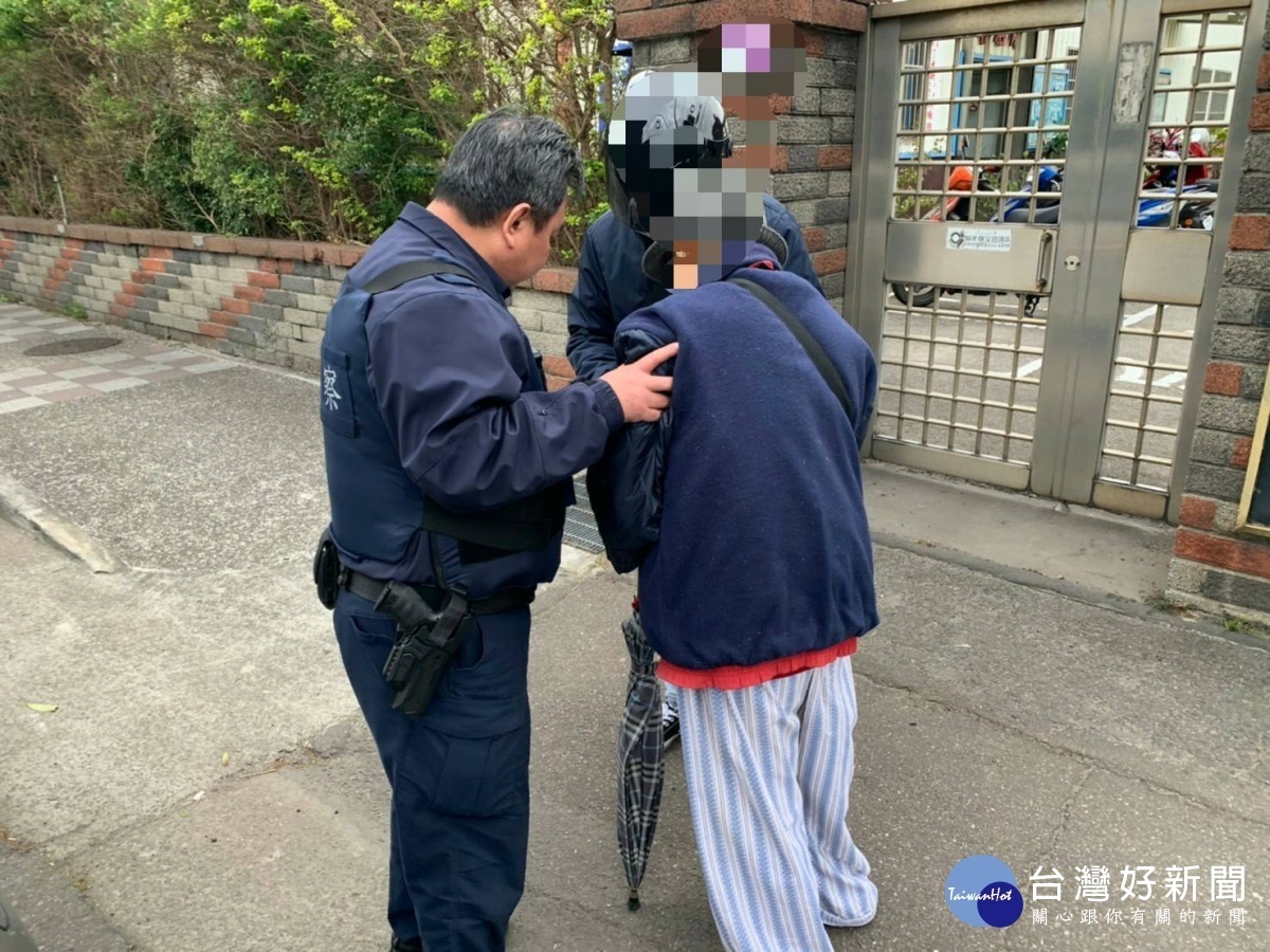 吳志明順利考上警校加入警察團隊服務,工作之餘還能助人,心中感到滿足也很溫暖。