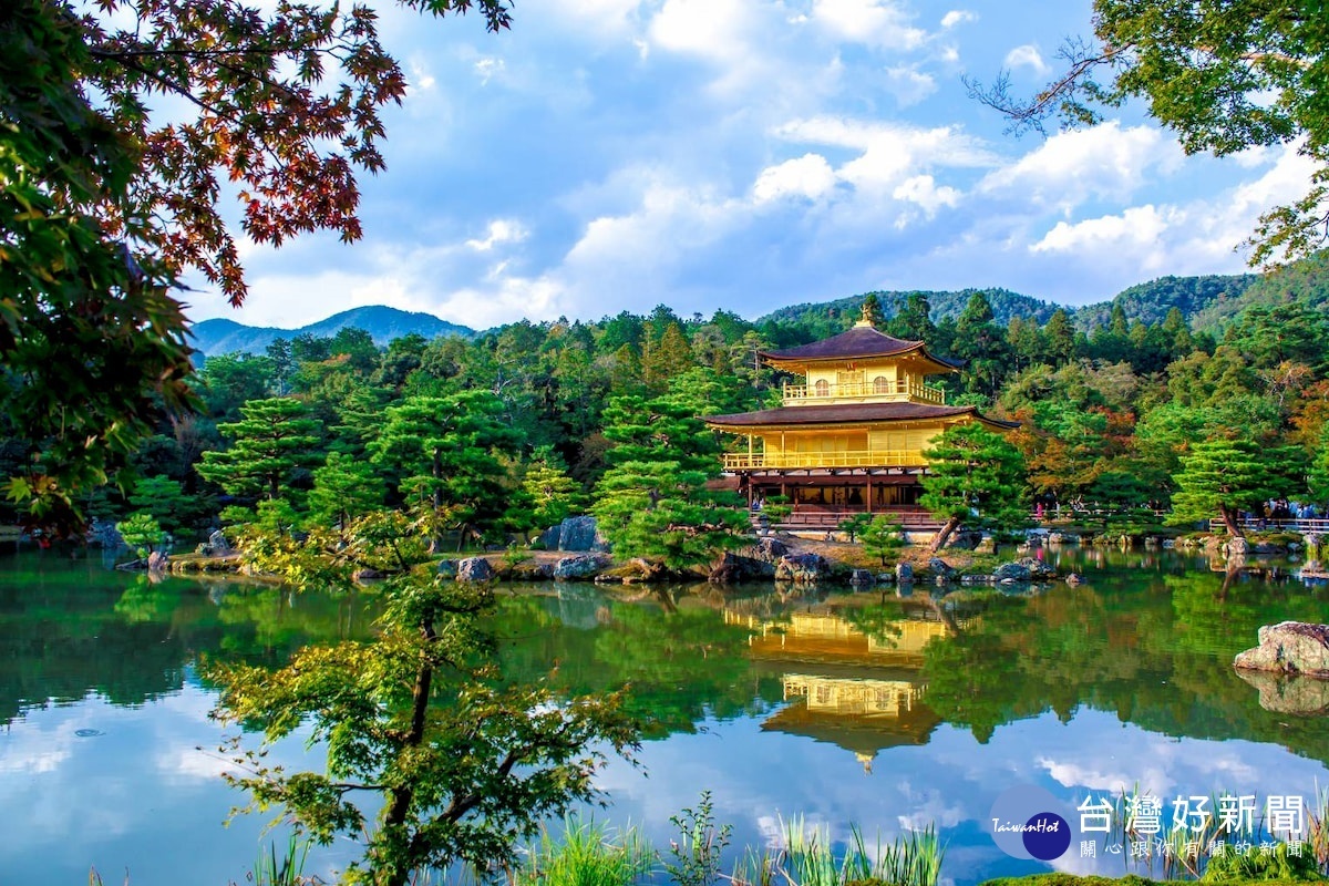 因為外牆由金光閃閃的金箔裝飾而成,鹿苑寺又被後人稱作「金閣寺」。(圖/暢遊旅行社提供)