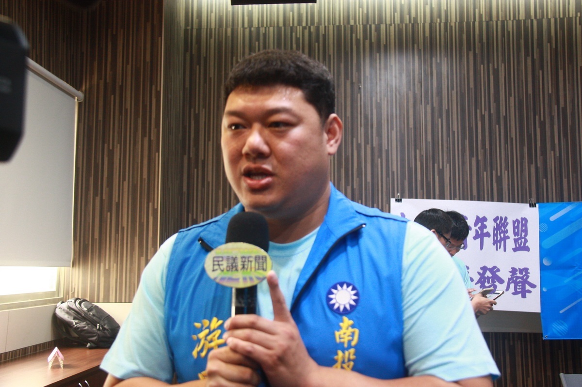 竹山區議員游顥也支持本土藍青年聯盟的理念。（記者扶小萍攝）