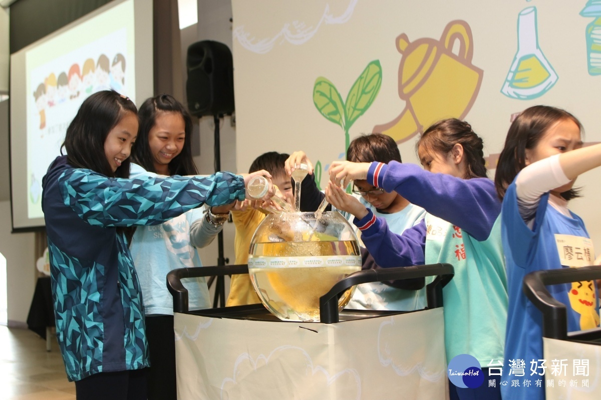 「黑松愛地兒環境提案競賽」桃15國小參與 孩子邊玩邊環保創意課程解決「水汙染」