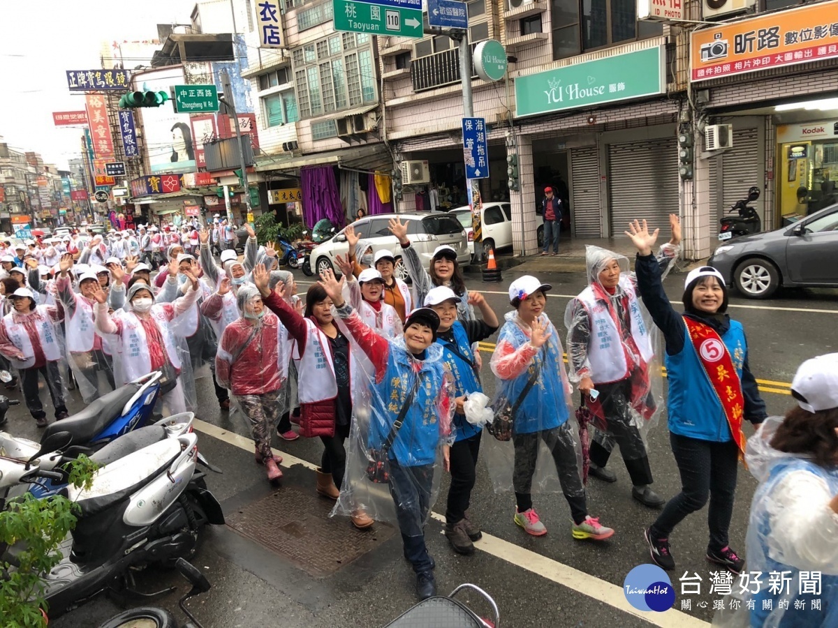 總統暨立委大選越來越近,許多在大園、觀音、新屋、楊梅一帶的婦女姐妹自告奮勇站出來力挺吳志揚!