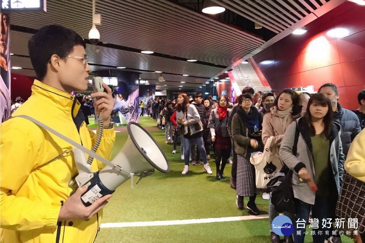 桃園機場捷運在2020年跨年夜單日運量再刷新紀錄突破14萬人次。