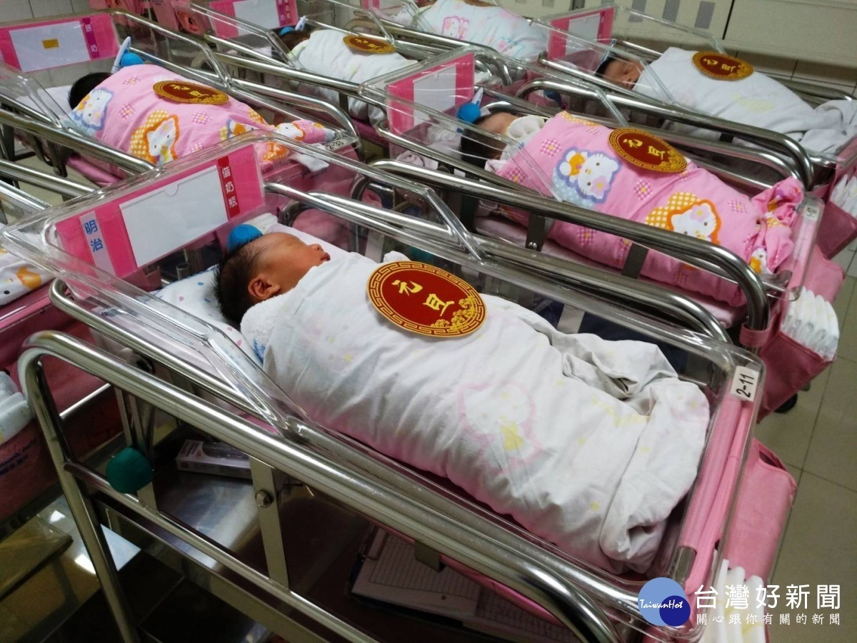 宏其婦幼醫院,於民國109年元旦當日截至中午12時已誕生5位元旦寶寶,其中男寶寶3位、女寶寶2位。