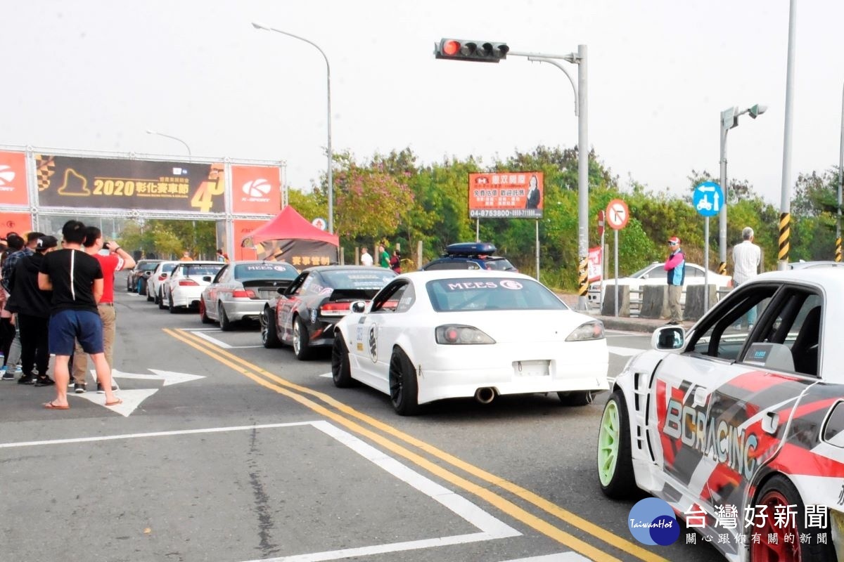 彰化國際賽車節暨農業博覽會正式 開跑。