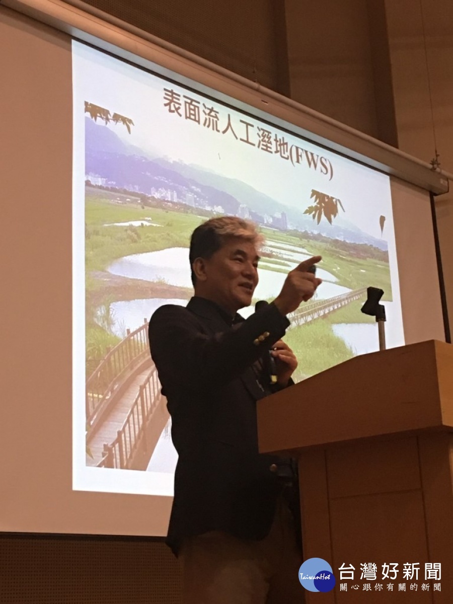 前內政部長李鴻源以「台灣必須面對的真相」為題,從治水到國土保安,還有國際局勢到台灣現況提出他的觀察和因應跟解方。(圖/前立法委員丘文彥提供)