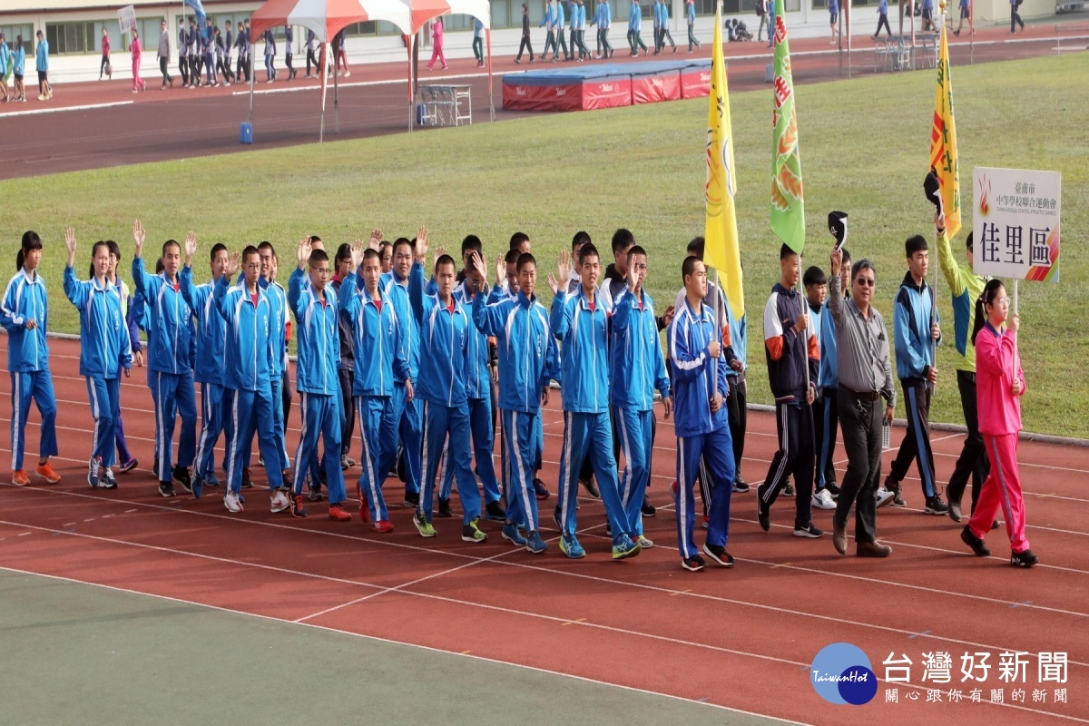 北門高中、北門農工及佳里國中選手進場。