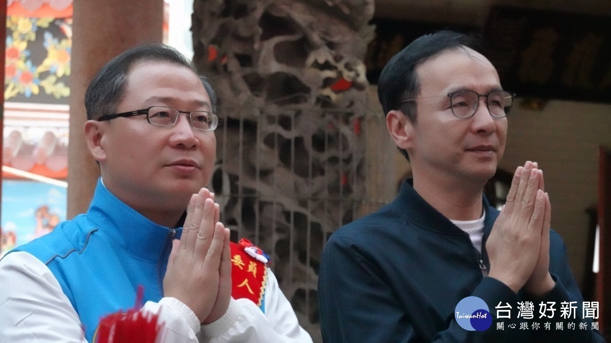 前新北市長朱立倫回防桃園，陪同立委候選人吳志揚在楊梅掃街拜票。