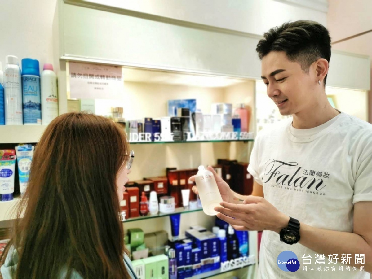 專業彩妝師Masaki駐店,提供免費諮詢。