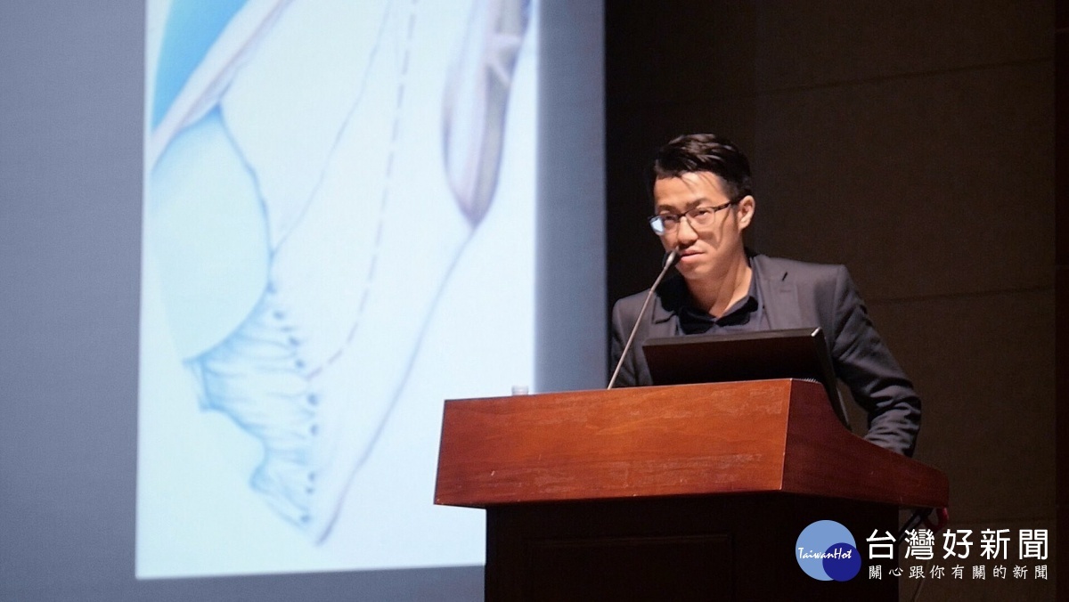 隆鼻專家張簡仕煌醫師提供，攝於韓國首爾，國際鼻整形會議的演講。