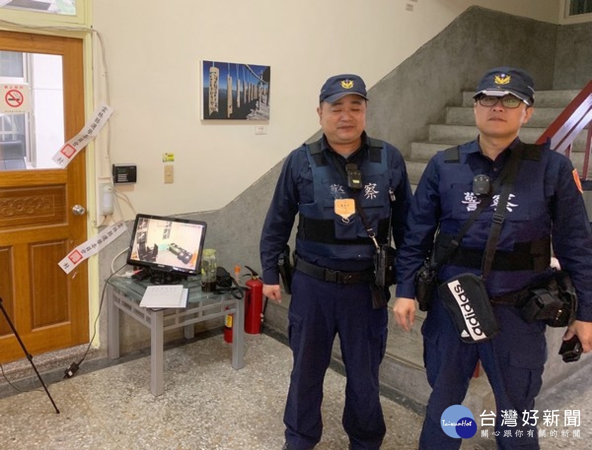 北港警方動員戒護運送選票至各選務中心置放處封存,現場設置監視錄影,並派員24小時看守,亦呼籲鄉親配合投票規定。