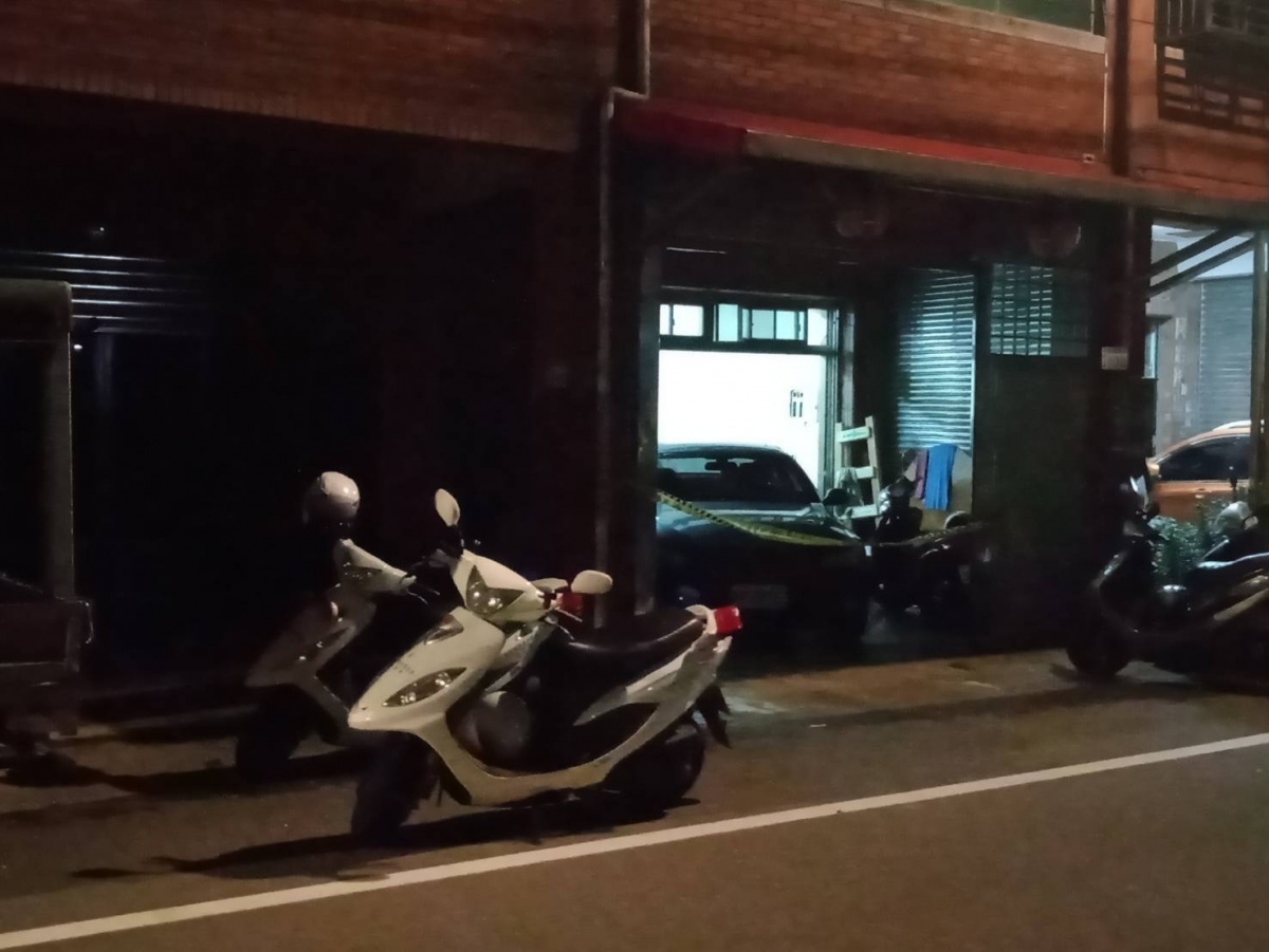 楊梅分局接獲死亡案報案,警方到場初步勘驗未發現有外人侵入及打鬥痕跡。