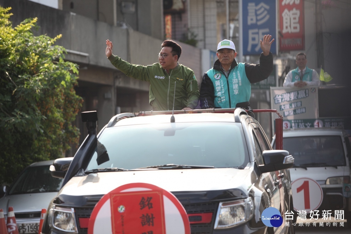 黃世杰立委當選人於大園、觀音、新屋、楊梅四區進行謝票車隊掃街。