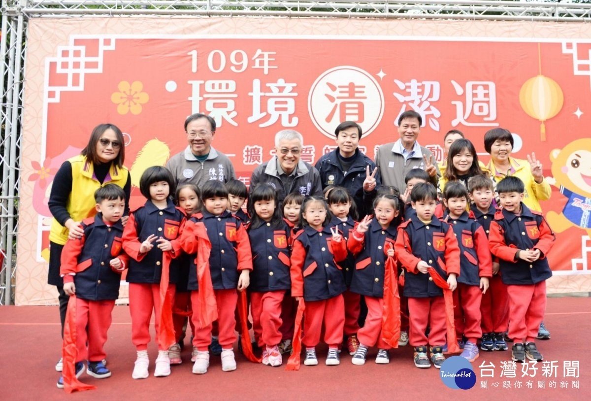 今年的環境清潔週為1月17日到1月23日,桃園市環保局1月14日在平鎮區三崇宮,舉辦「109年環境清潔週擴大誓師宣導活動」。