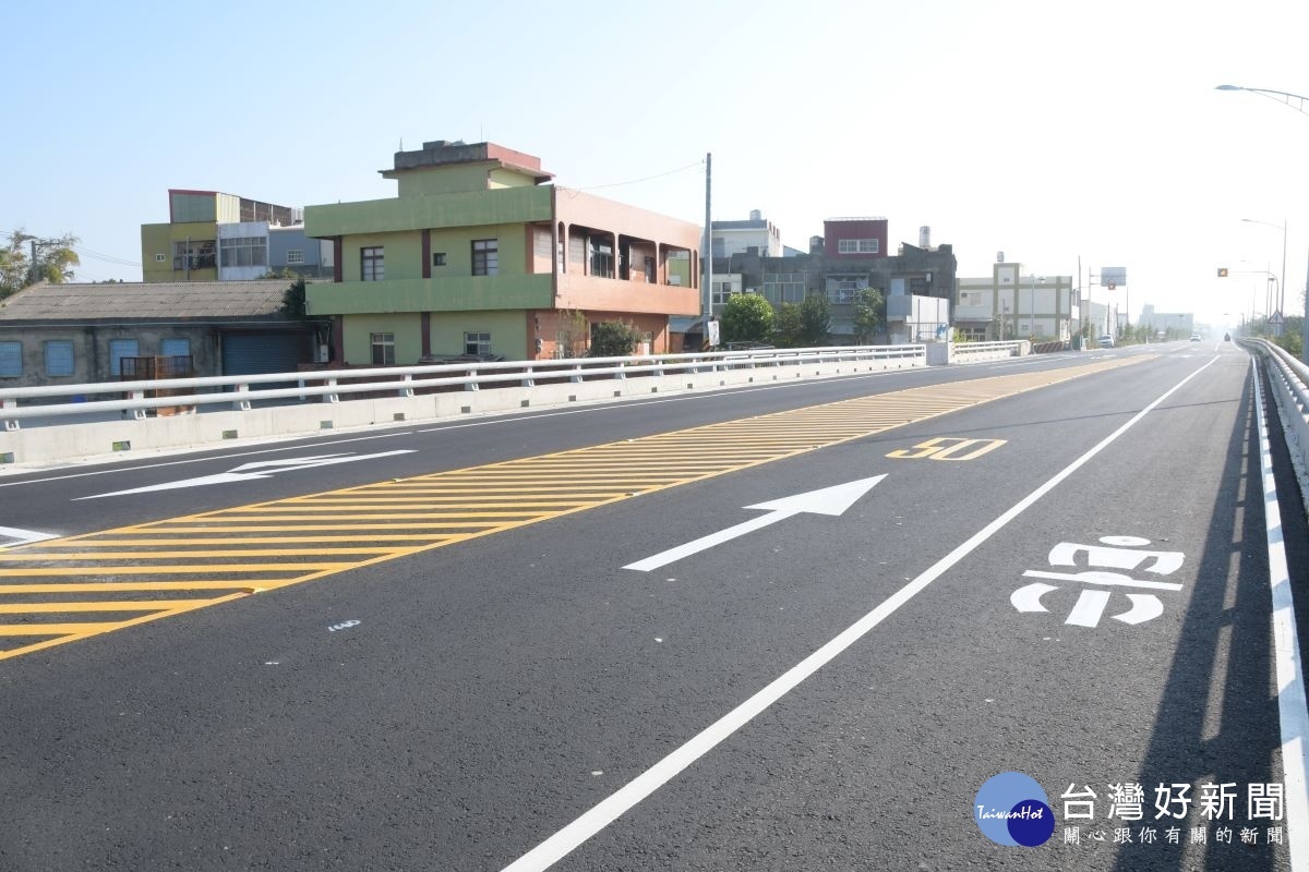 洋仔厝溪堤岸道路第一標北岸標工程通車.圖/記者鄧富珍攝
