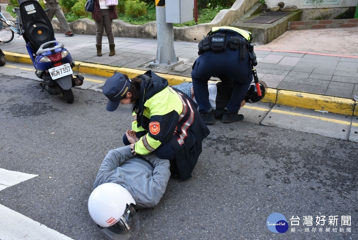遭警方於攔截點逮捕歸案(圖/台北市政府警察局內湖分局提供)