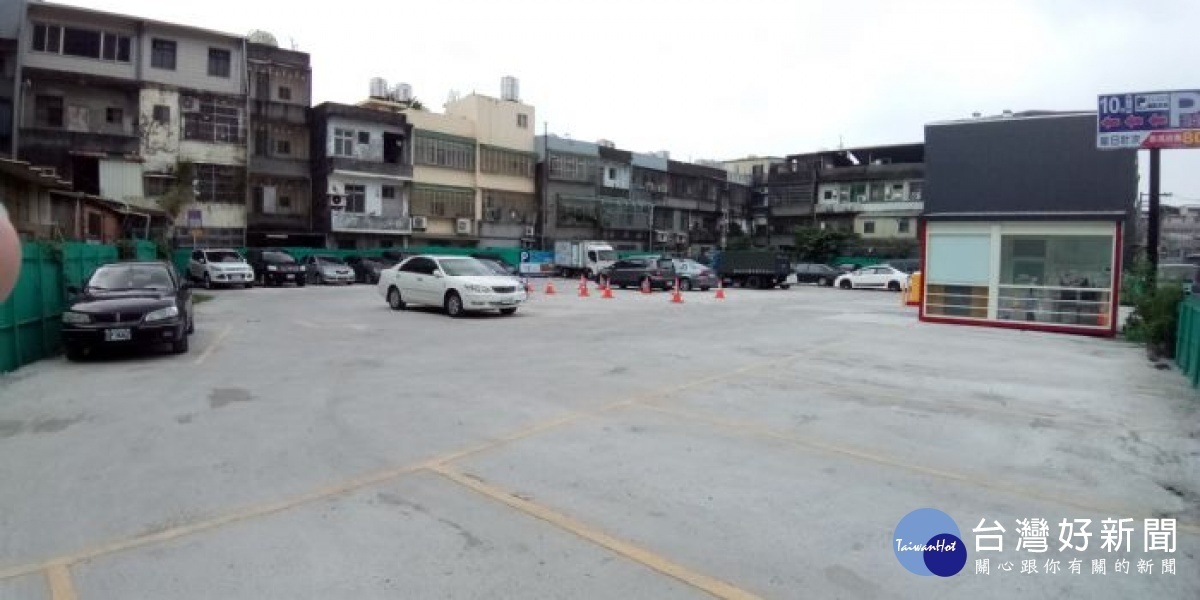 建國一村更新基地位於龜山區萬壽路二段與山鶯路交叉口東南側,範圍包含龜山區山德段378地號等7筆土地