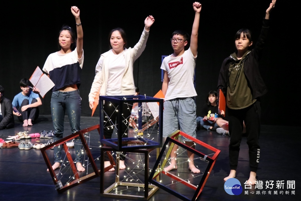 台中國家歌劇院針對青少年推出的青少年創意工坊，今年改變以往以戲劇為主題，增加舞蹈肢體課程。（圖/台中國家歌劇院）